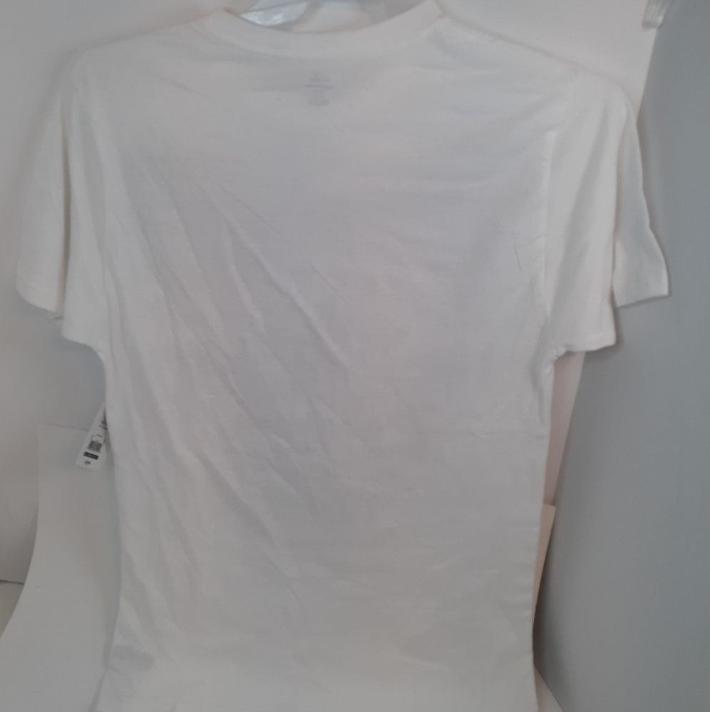 NWT BLACK SKULL ON WHITE TSHIRT SIZE SMALL - Picture 2 of 3